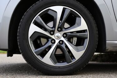 Pression des pneus Peugeot 208 : guide complet adapté à chaque modèle et type d'utilisation