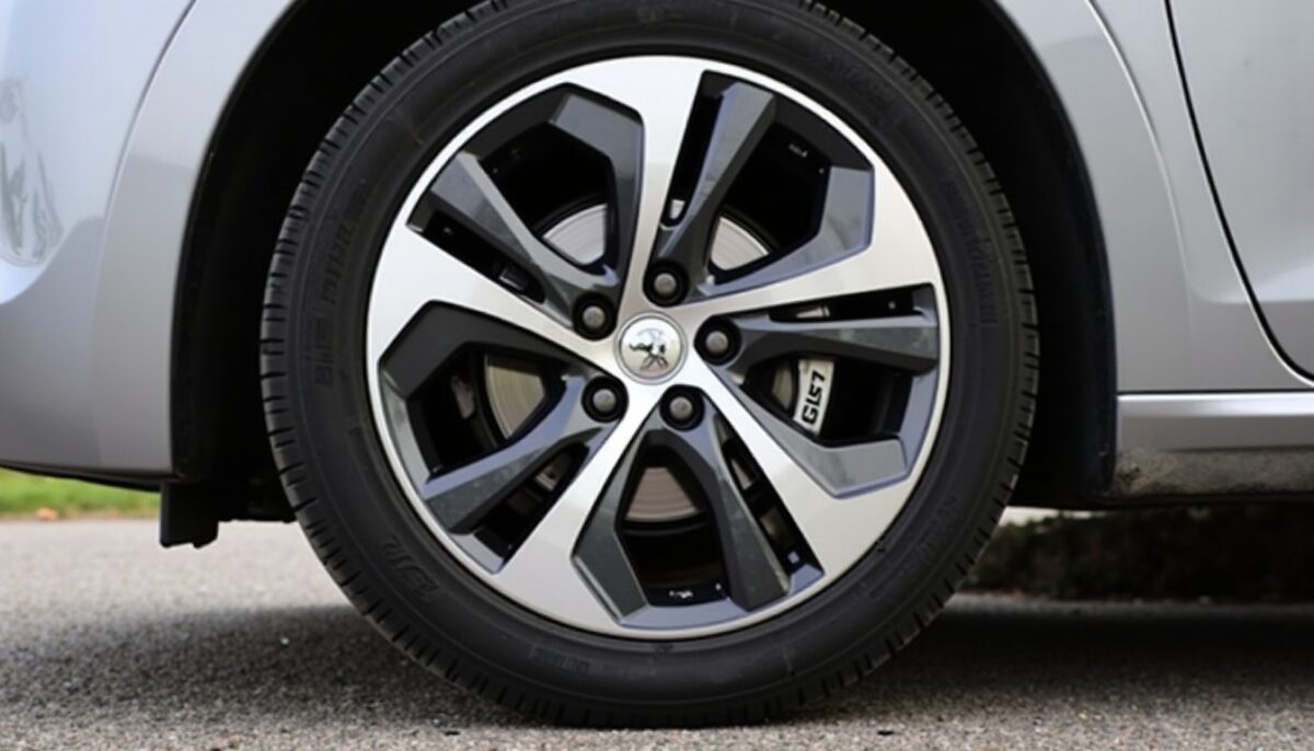 Pression des pneus Peugeot 208 : guide complet adapté à chaque modèle et type d'utilisation